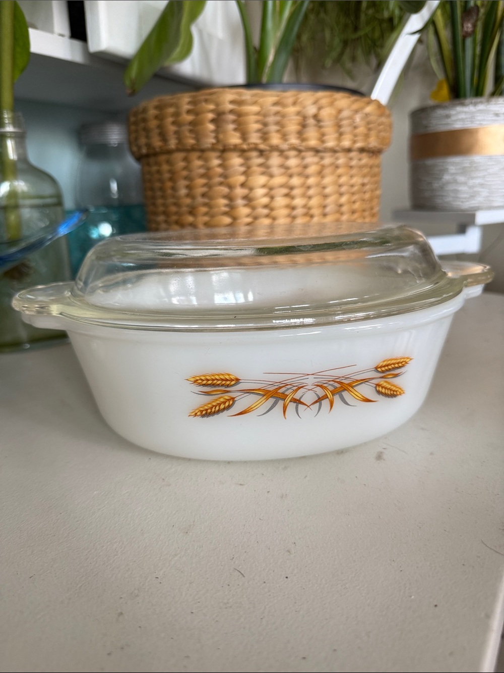 VTG Fire King White milkglass 467 Wheat Pattern 1 1/2 Quart Round Casserole